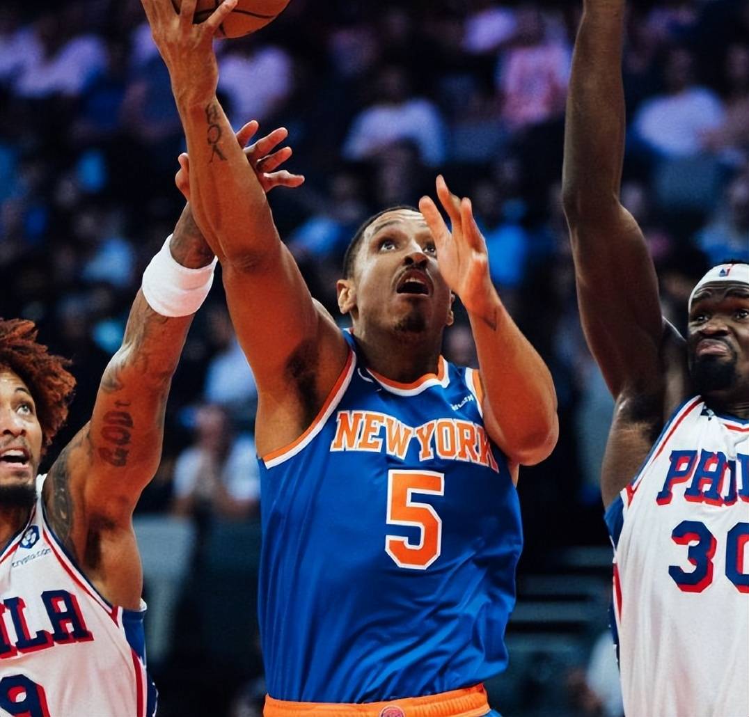 爵士横扫尼克斯，恩比德点燃赛场