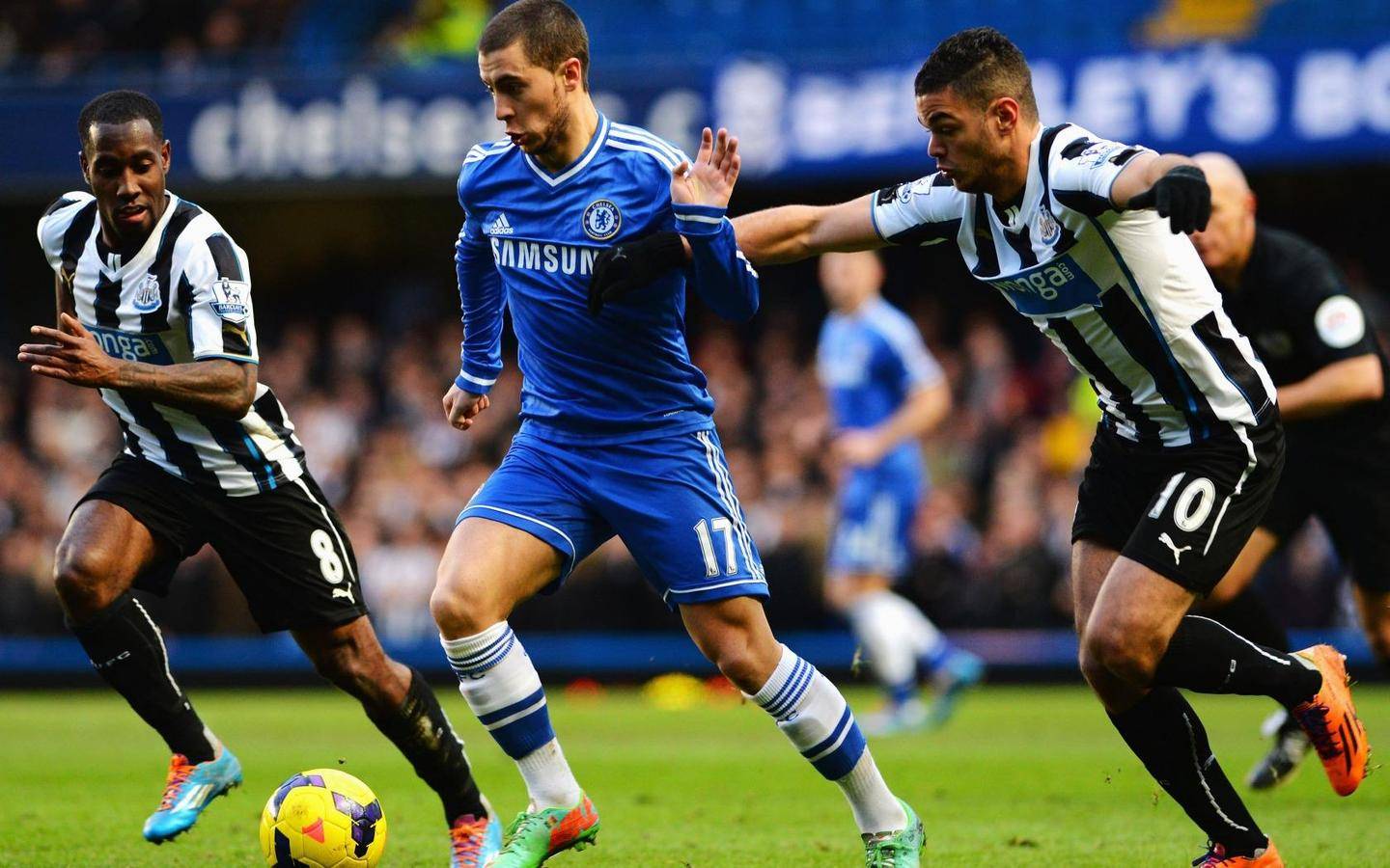 华姆联客场不敌桑德兰，客场遭遇失利的简单介绍