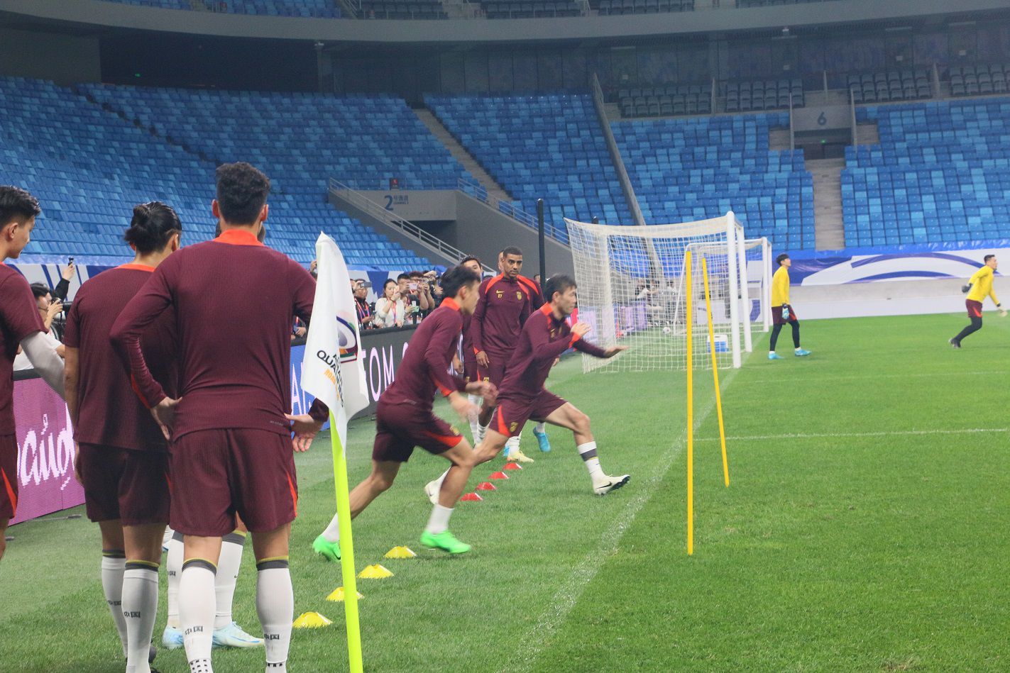 场面火爆，球员拼尽全力争取胜利