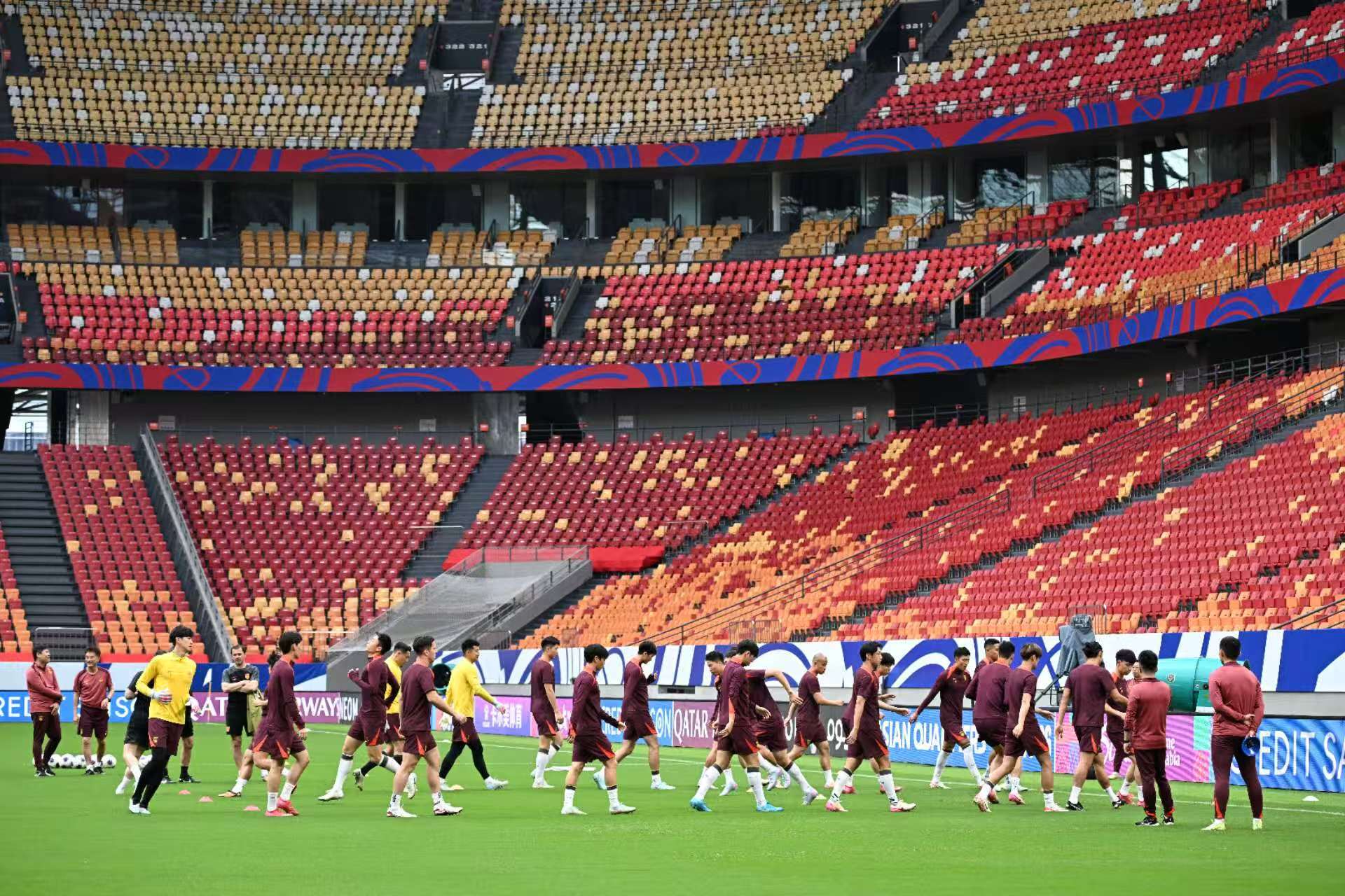 场面火爆，球员拼尽全力争取胜利