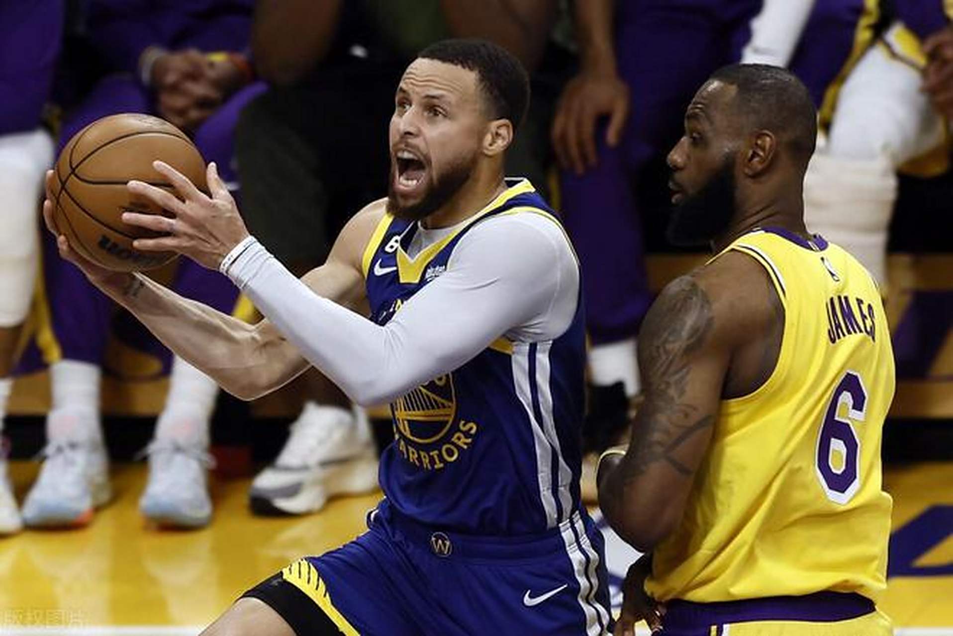 湖人客场逆转,取得关键胜利 湖人客场逆转,取得关键胜利