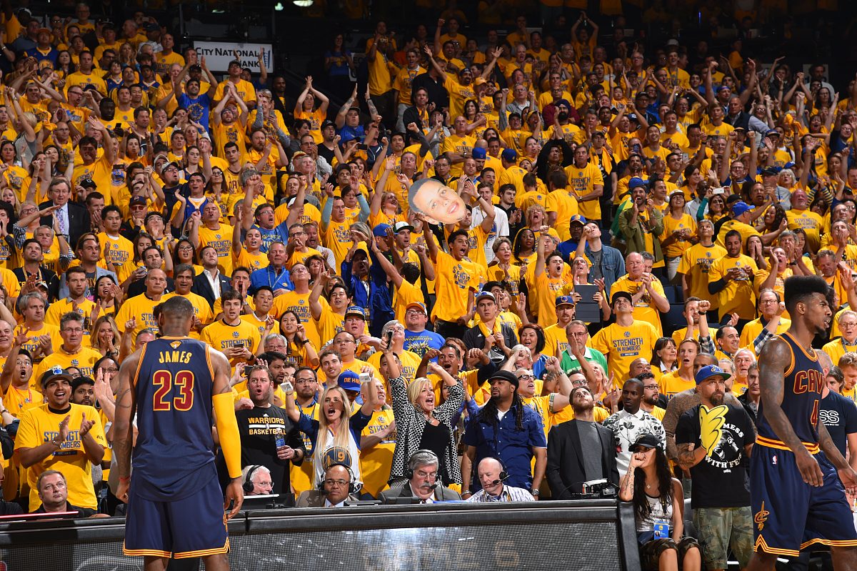 湖人客场逆转,取得关键胜利 湖人客场逆转,取得关键胜利