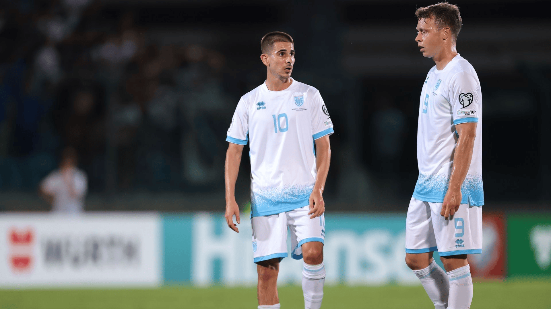 包含奥地利队小组出线，备战欧预赛八强的词条