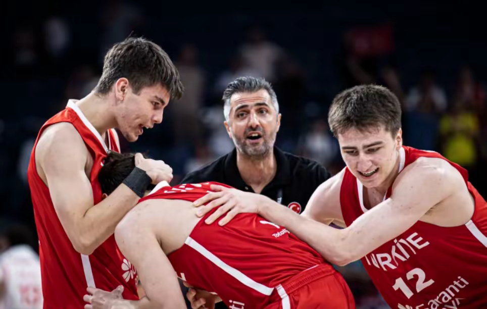 土耳其队面对强敌表现出色 土耳其队面对强敌表现出色