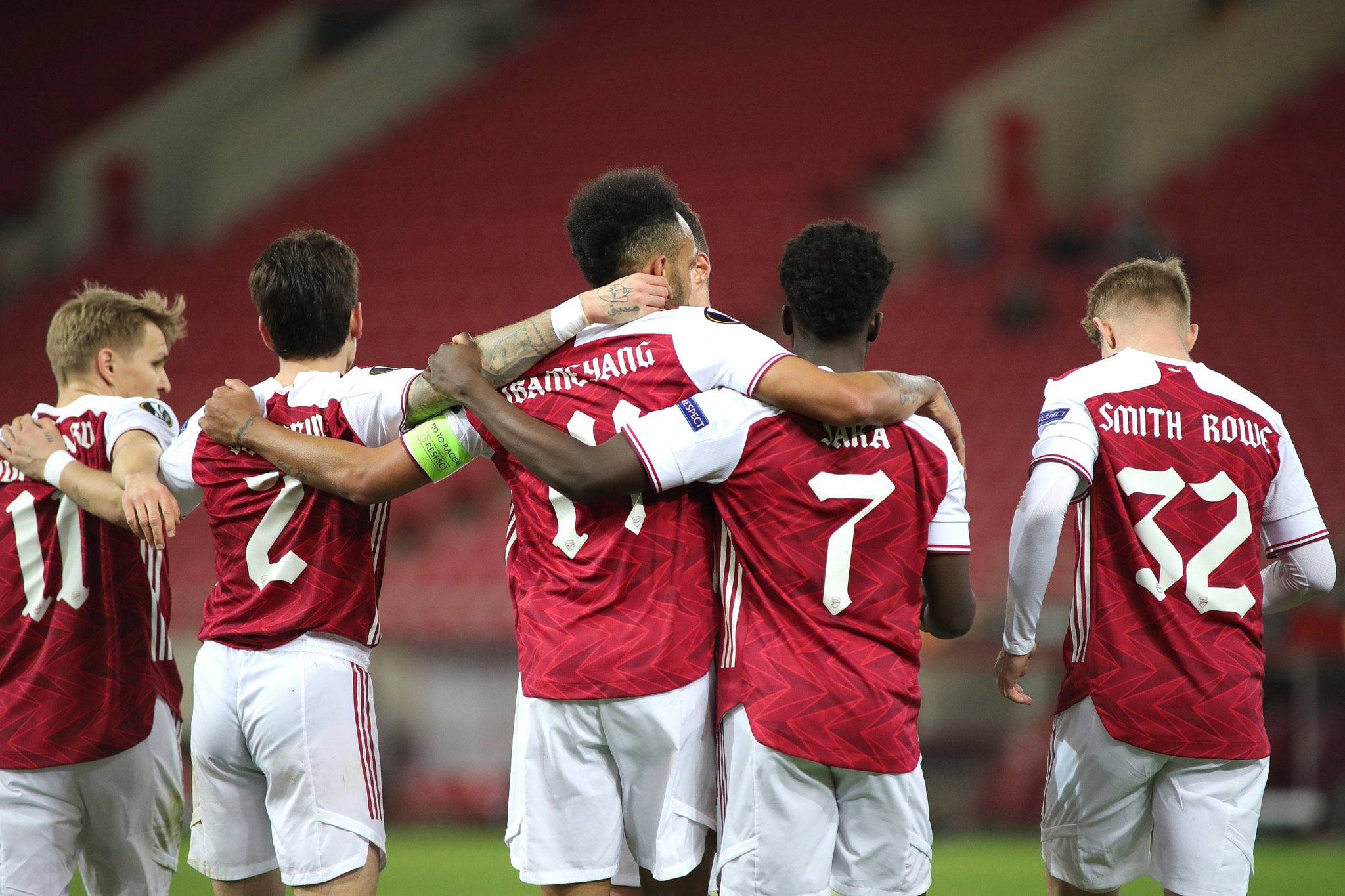 沙尔克客场惊险逆转，赢得关键三分