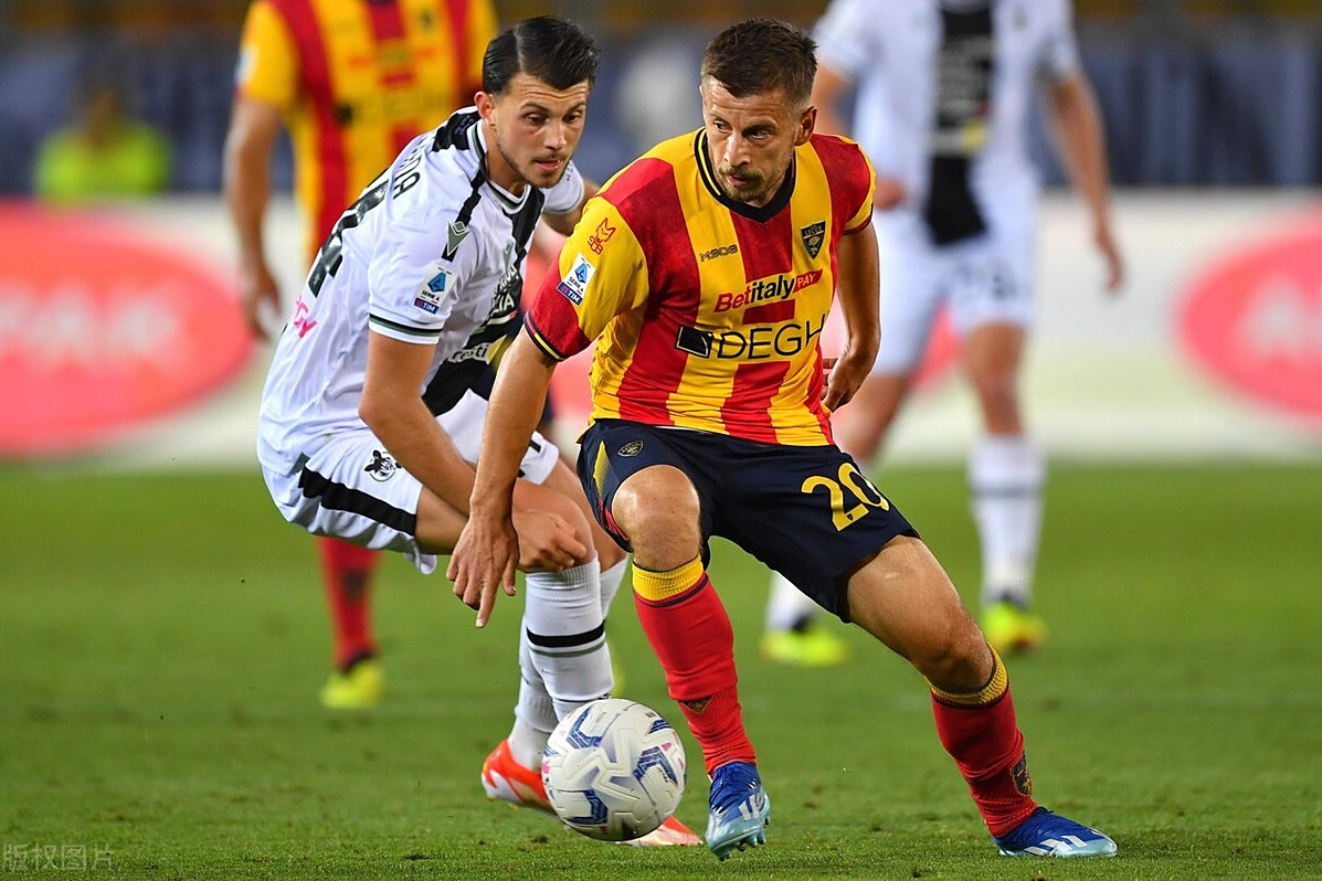 包含乌迪内斯球员表现出色，主场连胜气氛火爆的词条