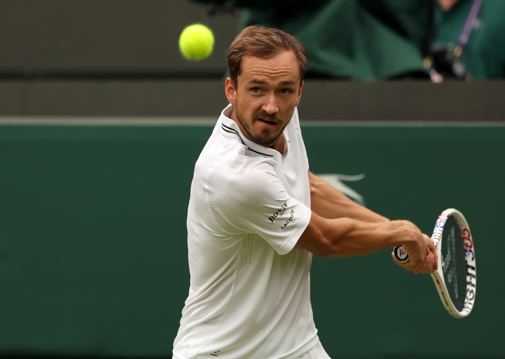 世界网球队逆转西班牙网球队，梅德韦杰夫绝境逆转的简单介绍