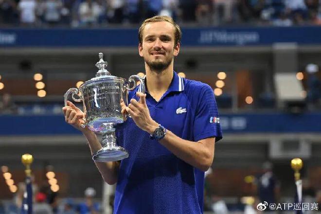 包含法网碾压温网，梅德韦杰夫带队取胜的词条