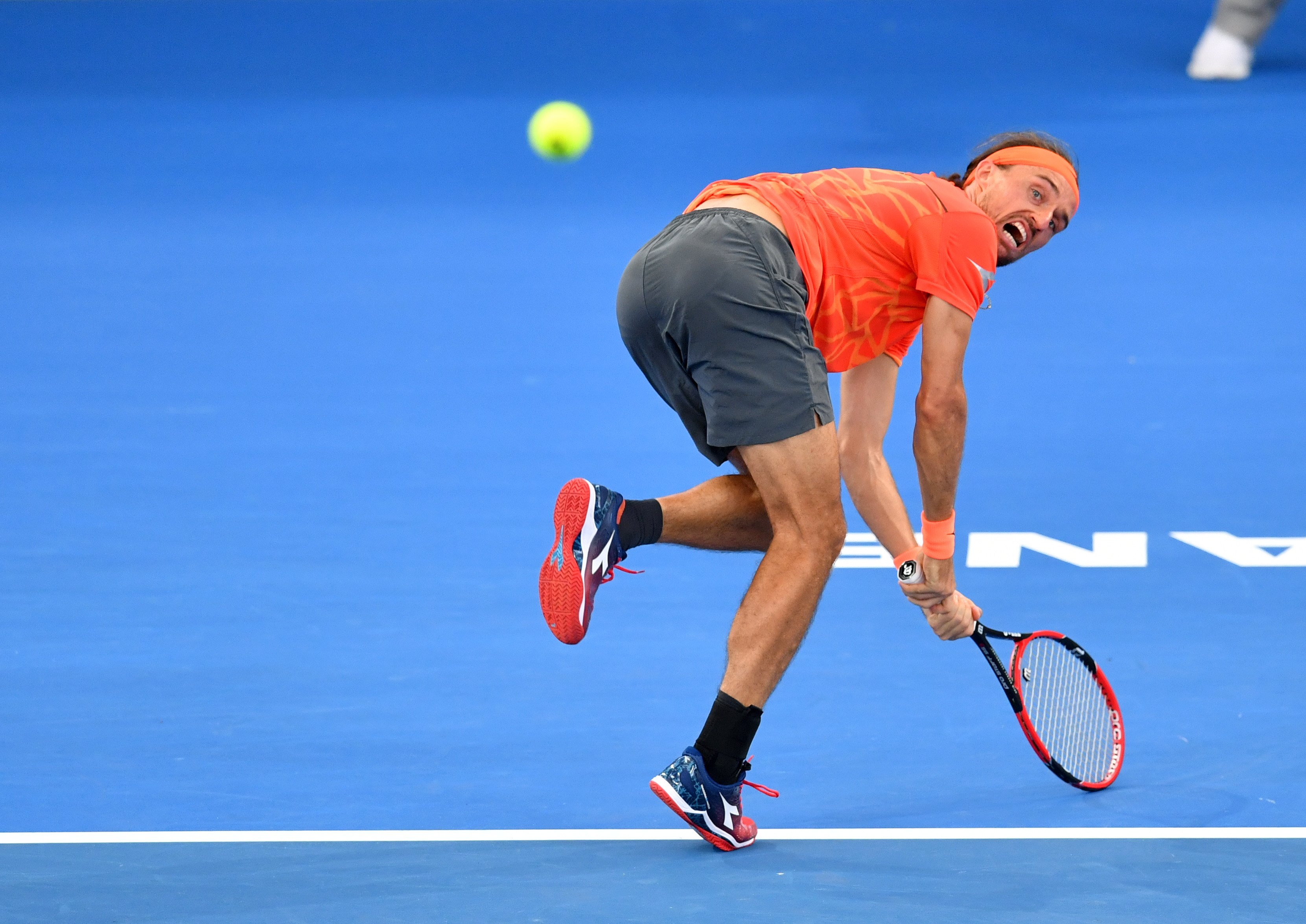 包含德国网球队完胜世界网球队，克耶高斯制霸全场的词条