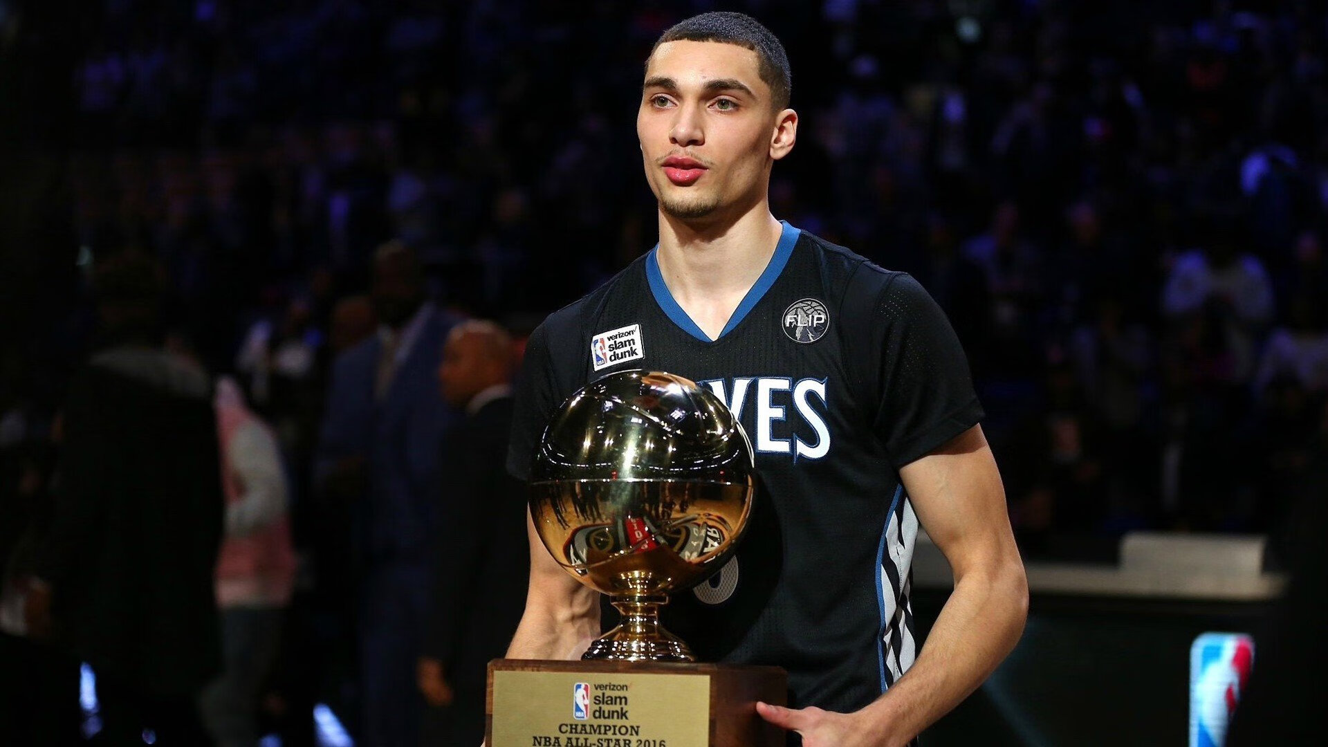 赛道与球场的交响，维斯塔潘的爵士节奏如何击溃76人式防守